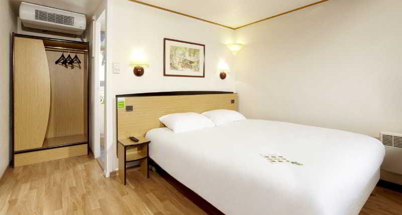 Kyriad Direct Evreux Hotell Exteriör bild