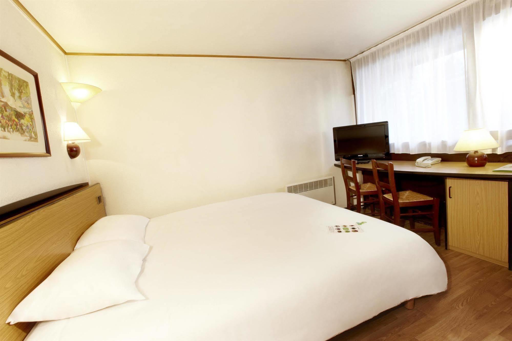 Kyriad Direct Evreux Hotell Rum bild